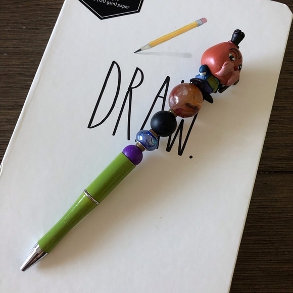 Disney Doorables: Alice in Wonderland: Walrus handmade beaded pen - Picture 2 of 3